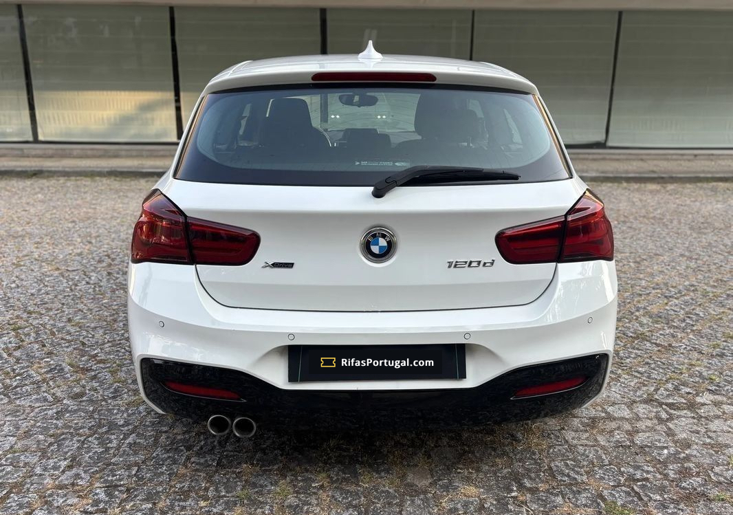 BMW 120 d xDrive Advantage 2016 traseira